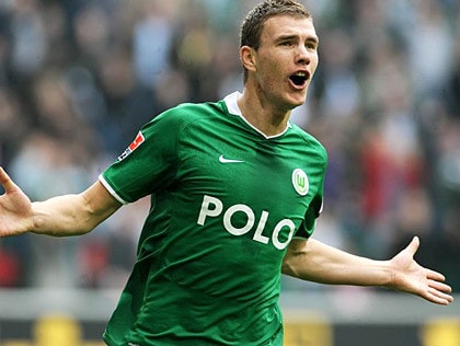 Edin Dzeko trong tầm ngắm của Man City