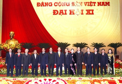 Tổng bí thư Nông Đức Mạnh, Thủ tướng Nguyễn Tấn Dũng, Chủ tịch QH Nguyễn Phú Trọng, Thường trực Ban bí thư Trương Tấn Sang với Đoàn Đại biểu Hà Tĩnh Ảnh: Trí Dũng