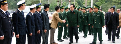 Chủ tịch QH Nguyễn Phú Trọng phát biểu tại Diễn đàn Chủ tịch QH các nước G20 tại Canada Thanh thản giữa giờ giải lao ở Cuba Chủ tịch QH Nguyễn Phú Trọng với Nữ anh hùng Moncada Melba Hernandez Phó chủ tịch QH Tòng Thị Phóng với các Đại biểu dự liên hoan hữu nghị Việt - Trung Lãnh đạo Đảng, Nhà nước trước giờ Khai mạc Kỳ họp Quốc hội Tư thế Phó chủ tịch QH Nguyễn Đức Kiên với các chiến sỹ phòng không - không quân Chào các bạn đến với AIPA- 31 Phó chủ tịch QH Uông Chu Lưu trao tặng thưởng cuộc vận động “Học tập và làm theo tấm gương đạo đức Hồ Chí Minh” cho cán bộ VPQH Các Đại biểu AIPA - 31 với Báo Đại biểu nhân dân Phó chủ tịch QH Huỳnh Ngọc Sơn đến với các chiến sỹ biên giới ĐBQH đến đảo Trường Sa Chủ tịch QH Nguyễn Phú Trọng trao huy hiệu 40 năm tuổi Đảng cho Chủ nhiệm VPQH Trần Đình Đàn Phó chủ tịch QH Uông Chu Lưu trao danh hiệu chiến sỹ thi đua cho cán bộ VPQH Thủ tướng Nguyễn Tấn Dũng, Chủ tịch QH Nguyễn Phú Trọng với các Trưởng đoàn dự AIPA-31