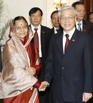Chủ tịch QH Nguyễn Phú Trọng với Tổng thống Ấn Độ Pratibha Patil trong chuyến thăm mở màn cho ngoại giao nghị viện đầu năm 2010