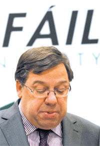 Thủ tướng Ireland Brian Cowen vừa phảituyên bố bầu cử sớm Nguồn: Reuters