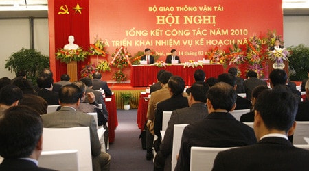 Phó thủ tướng Hoàng Trung Hải dự Hội nghị triển khai công tác ngành giao thông vận tải năm 2011 ảnh 1