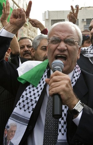 Trưởng đoàn đàm phán hòa bình của Palestine Saeb Erakat tuyên bố từ chức hôm 12.2 Nguồn: Getty Images