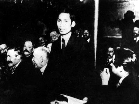 Nguyễn Ái Quốc tại Đại hội lần thứ XVIII của Đảng Xã hội Pháp ở Tua, tháng 12.1920