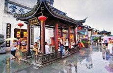 Ở Tây Đường, gần Tô Châu, thời gian như dừng lại. Một Trung Quốc huyền diệu của thời trung cổ Phố đi bộ ở Hàng Châu Ở Tô Châu, khu vườn của nghệ nhân dệt là hình mẫu cổ điển cảnh quan Trung Quốc