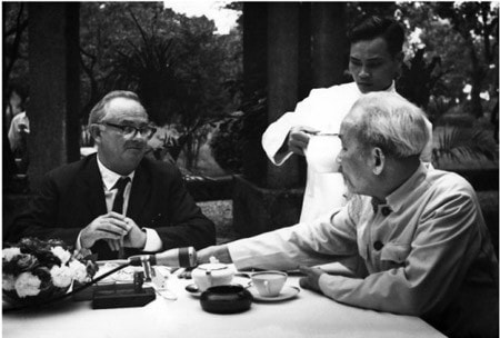 Wilfred Burchett phỏng vấn Chủ tịch Hồ Chí Minh