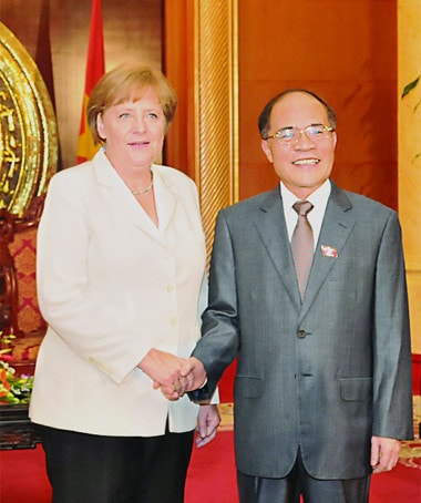 Chủ tịch QH Nguyễn Sinh Hùng tiếp Thủ tướng CHLB Đức Angela Merkel Ảnh: Lâm Hiển