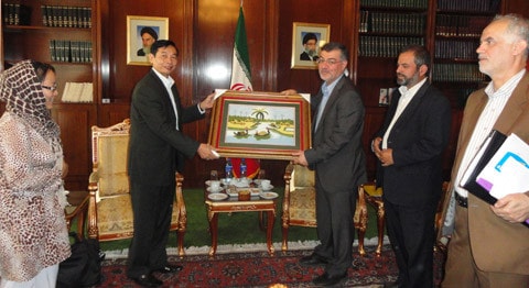 Đoàn đến chào xã giao thứ trưởng Ngoại giao Iran, Hadi Solemanpour
