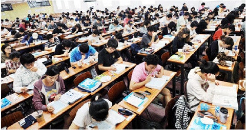 Học sinh Hàn Quốc đang ôn luyện ở các hagwon