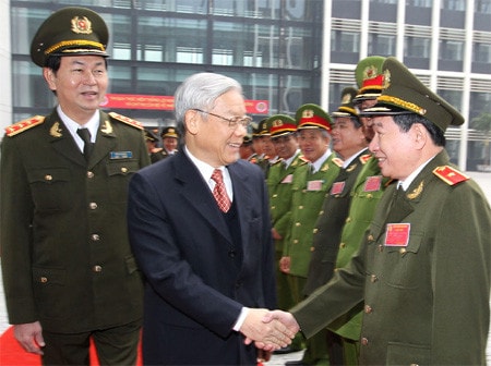 Lãnh đạo Bộ Công an vui mừng đón Tổng bí thư Nguyễn Phú Trọng tới dự Hội nghị Ảnh: Trí Dũng