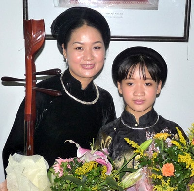 Phạm Thị Huệ và con gái