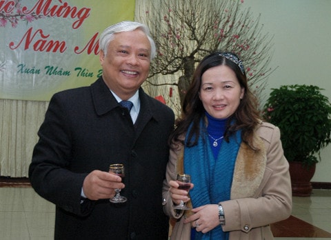 Chủ tịch QH Nguyễn Sinh Hùng gặp mặt đầu xuân với cán bộ VPQH Ảnh: Mạnh Dũng