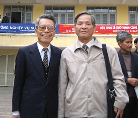 GS.TS. Đoàn Thiện Thuật (bên trái) và GS.TS Nguyễn Thiện Giáp.