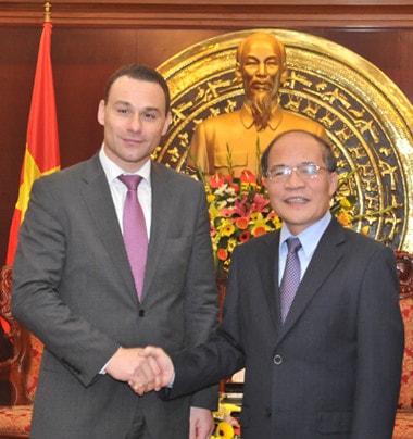 Chủ tịch QH Nguyễn Sinh Hùng tiếp Chủ tịch Nghị viện vùng Wallonie, Brussels, Bỉ Jean Charles Luperto Ảnh: Lâm Hiển