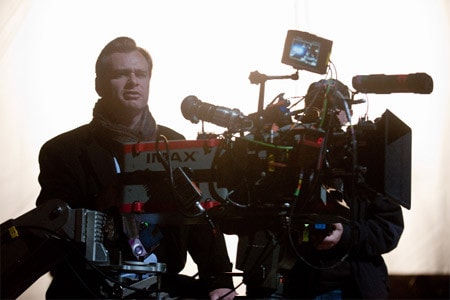 Đạo diễn Christopher Nolan bên chiếc máy quay IMAX