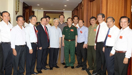 Tổng bí thư Nguyễn Phú Trọng với các đại biểu dự Hội nghị Ảnh: Trí Dũng