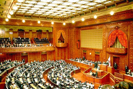 Cựu Thủ tướng Nhật Bản Taro Aso phát biểu trước Nghị viện năm 2008