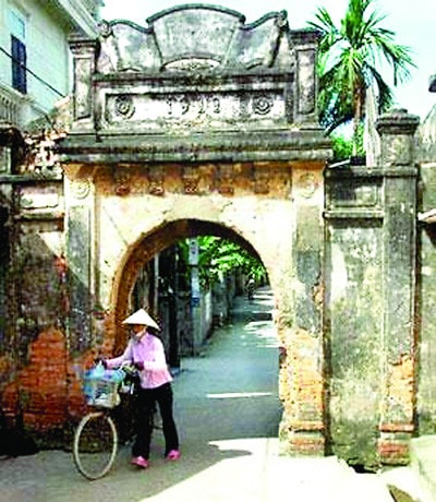 Cổng làng Đông Ngạc Nguồn: tamtay.vn