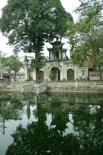 Chùa Hạ Yên Quyết Nguồn: panoramio.com