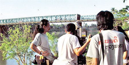 Đoàn làm phim Lào đang quay phim Xin chào Luang Prabang