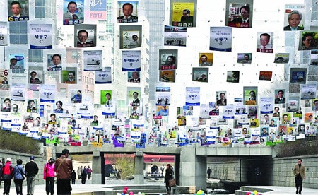 Poster tranh cử của các ứng cử viên trong kỳ bầu cử lập pháp tháng 4.2012