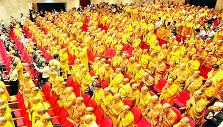 Qua hai nghìn năm có mặt ở Việt Nam, Phật giáo đã trải qua bao thăng trầm cùng lịch sử dân tộc, trở thành tôn giáo đồng hành, gắn bó với truyền thống dân tộc Việt Nam ảnh 2