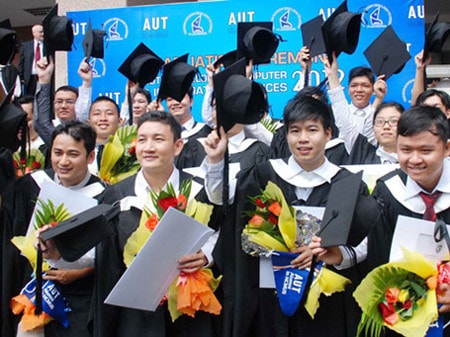 Mất cân đối về ngành nghề đào tạo, nhiều sinh viên tốt nghiệp không tìm được việc làm hoặc phải làm trái nghề Ảnh: Tấn Thạnh