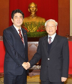 Tổng bí thư Nguyễn Phú Trọng tiếp Thủ tướng Nhật Bản Shinzo Abe Thủ tướng Nguyễn Tấn Dũng đón Thủ tướng Nhật Bản Shinzo Abe Ảnh: Trí Dũng Ảnh: Nhật Bắc