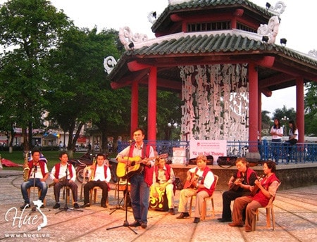 Đưa âm nhạc xuống phố ảnh 1