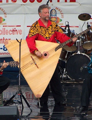 Cây đại cầm contrabass Balalaika