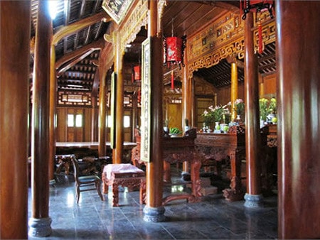 Nội thất nhà thờ họ Trần Hữu ở Kim Long