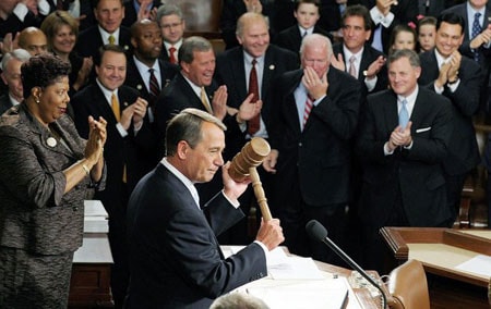 Chủ tịch Hạ viện Mỹ John A. Boehner khóa 112 giơ cao chiếc búa quyền lực Nguồn: AP