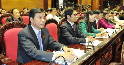 Giờ phút quyết định thiêng liêng: bấm nút thông qua toàn văn Hiến pháp nước Cộng hòa xã hội chủ nghĩa Việt Nam (sửa đổi) Ảnh: Quang Khánh