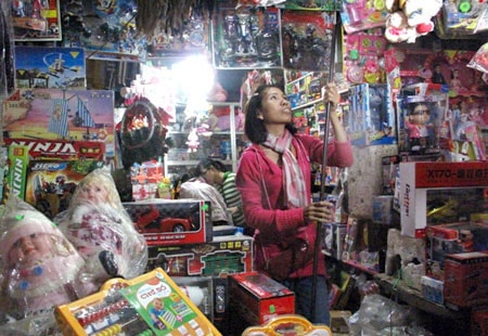 Cần tăng cường kiểm soát chất lượng an toàn đồ chơi trẻ em. Ảnh: Hạnh Nguyên