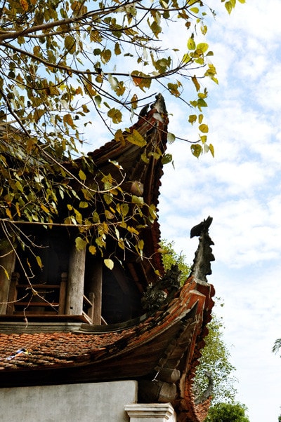 Chùa Bút Tháp - một danh thắng ở Thuận Thành, Bắc Ninh Mái chùa cổ kính với nét kiến trúc cong vút lên Mặt trước của chùa - vẻ đẹp nguyên sơ Một công trình cấu tạo khung gỗ có 3 tầng mái Quần thể kiến trúc chùa Bút Tháp bao gồm 8 đơn nguyên chạy song hành và được bao bọc bởi hai dãy hành lang chạy dọc Dãy hành lang bên trái chùa Điểm nhấn kiến trúc của chùa là tháp Bảo Nghiêm Du khách viếng thăm chùa phải đi qua cánh cổng nhỏ Pho tượng Quan Thế Âm nghìn mắt nghìn tay bằng gỗ lớn nhất Việt Nam