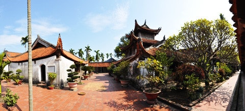 Chùa Bút Tháp - một danh thắng ở Thuận Thành, Bắc Ninh Mái chùa cổ kính với nét kiến trúc cong vút lên Mặt trước của chùa - vẻ đẹp nguyên sơ Một công trình cấu tạo khung gỗ có 3 tầng mái Quần thể kiến trúc chùa Bút Tháp bao gồm 8 đơn nguyên chạy song hành và được bao bọc bởi hai dãy hành lang chạy dọc Dãy hành lang bên trái chùa Điểm nhấn kiến trúc của chùa là tháp Bảo Nghiêm Du khách viếng thăm chùa phải đi qua cánh cổng nhỏ Pho tượng Quan Thế Âm nghìn mắt nghìn tay bằng gỗ lớn nhất Việt Nam