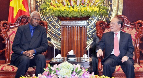 Chủ tịch QH Nguyễn Sinh Hùng tiếp Tổng thư ký Tổ chức Pháp ngữ Abdou Diouf