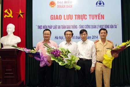 Giao lưu trực tuyến: Thực hiện pháp luật an toàn giao thông - Tăng cường quản lý hoạt động vận tải ảnh 1