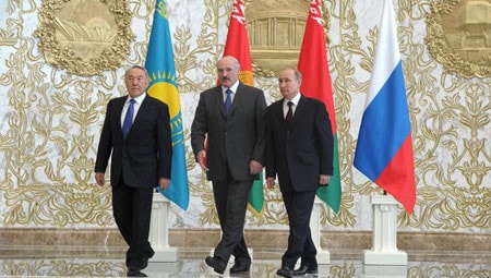 Nga, Belarus và Kazakhstan ký thỏa thuận thành lập Liên minh Kinh tế Á - Âu hôm 29.5 Nguồn: RIA Novosti