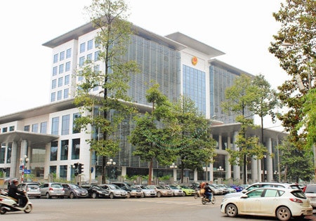 Mẫu Quốc huy trên trụ sở Văn phòng Quốc hội 22 Hùng Vương, Hà Nội được đánh giá khá chuẩn