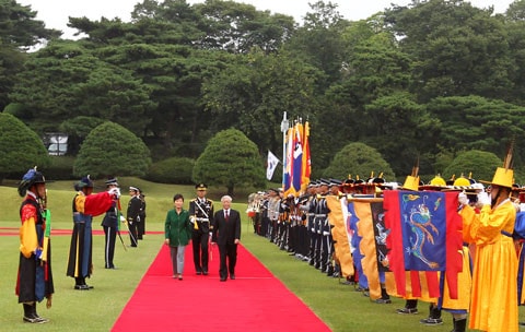 Tổng thống Hàn Quốc Park Geun-hye đón chính thức Tổng bí thư Nguyễn Phú Trọng Ảnh: Trí Dũng