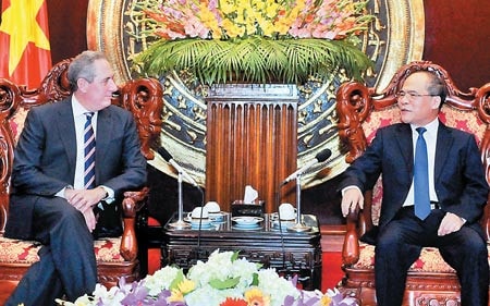 Chủ tịch QH Nguyễn Sinh Hùng tiếp Đại sứ, Trưởng đại diện Thương mại Hoa Kỳ Michael Froman
