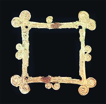 Khung trang trí khai quật tại Đông Sơn, Thanh Hóa