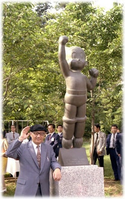Tượng siêu nhí Astro