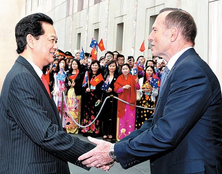 Thủ tướng Australia Tony Abbott đón Thủ tướng Nguyễn Tấn Dũng Ảnh: Đức Tám