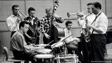 Mangelsdorff (ngoài cùng, bên phải) với nhóm nhạc jazz đài phát thanh Hesse, 1958.