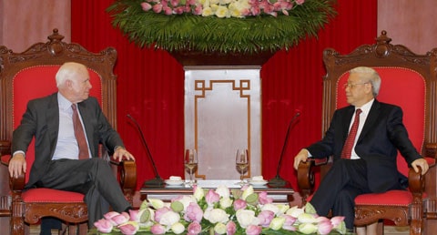 Tổng bí thư Nguyễn Phú Trọng tiếp Thượng nghị sĩ Mỹ John McCain Ảnh: Trí Dũng