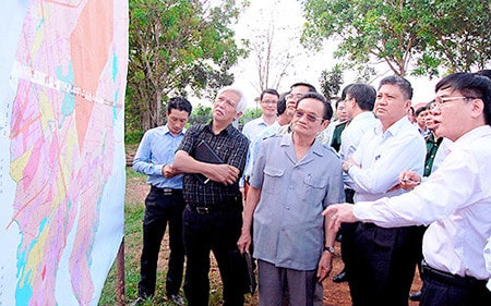 Đoàn công tác của QH khảo sát tại địa điểm dự kiến xây dựng Cảng Hàng không quốc tế Long Thành