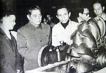 Đồng chí Nguyễn Văn Linh thăm và làm việc tại Nhà máy Công cụ số 1 ngày 3.3.1987