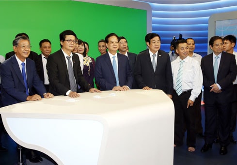 Thủ tướng Nguyễn Tấn Dũng thăm trường quay S3 Thời sự mới Ảnh: Đức Tám